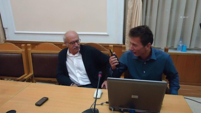 Ο προιστάμενος της Πολιτικής Προστασίας στην Κρήτη Γιάννης Τζανοκωστάκης παρουσιάζει το σύστημα 'ΤΕΤΡΑ'